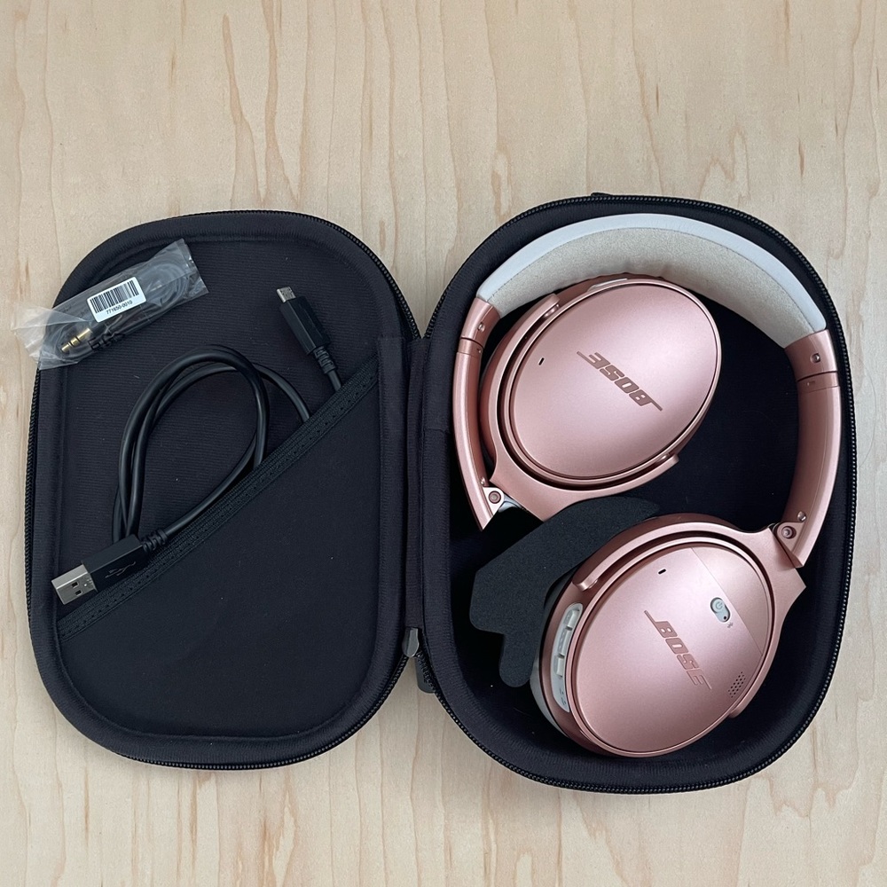 Limited Edition Bose Quietcomfort 35 wireless headphones II rose gold